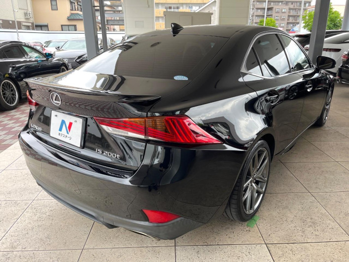 2017 Lexus IS DBA-ASE30 (UW-6a223dae68a04)[24]