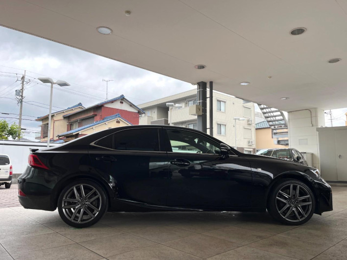 2017 Lexus IS DBA-ASE30 (UW-6a223dae68a04)[25]