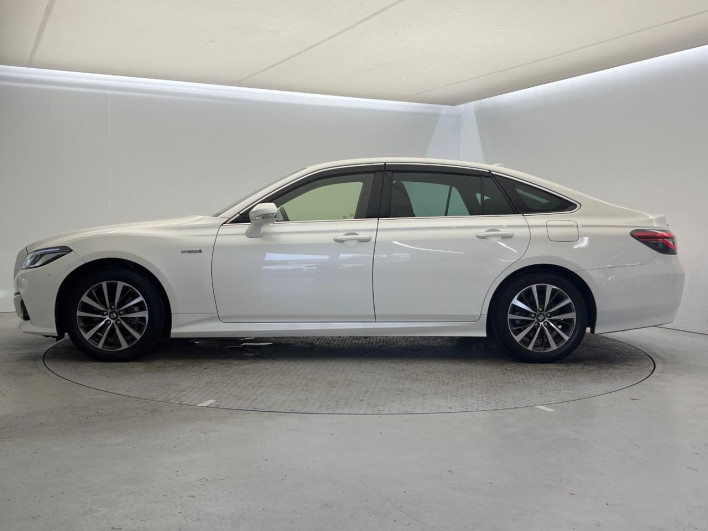 2019 Toyota Crown Hybrid 6AA-AZSH20 (UW-6a223dc292151)[28]
