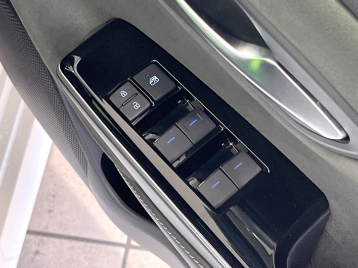 2019 Toyota Crown Hybrid 6AA-AZSH20 (UW-6a223dc378ce2)[27]