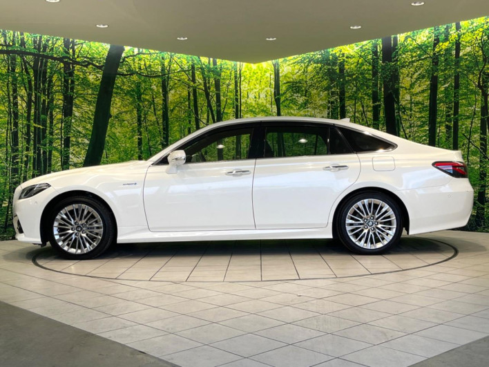 2019 Toyota Crown Hybrid 6AA-AZSH20 (UW-6a223dc378ce2)[13]
