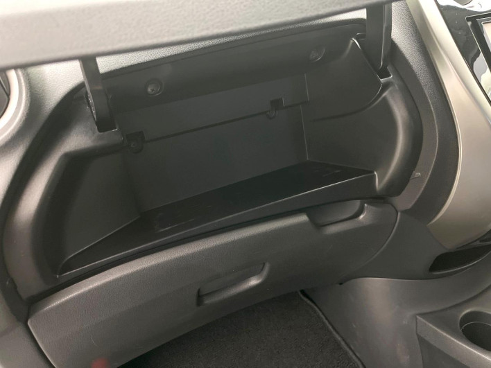 2014 Nissan Note DBA-E12 (UW-6a223dfd3ed03)[29]