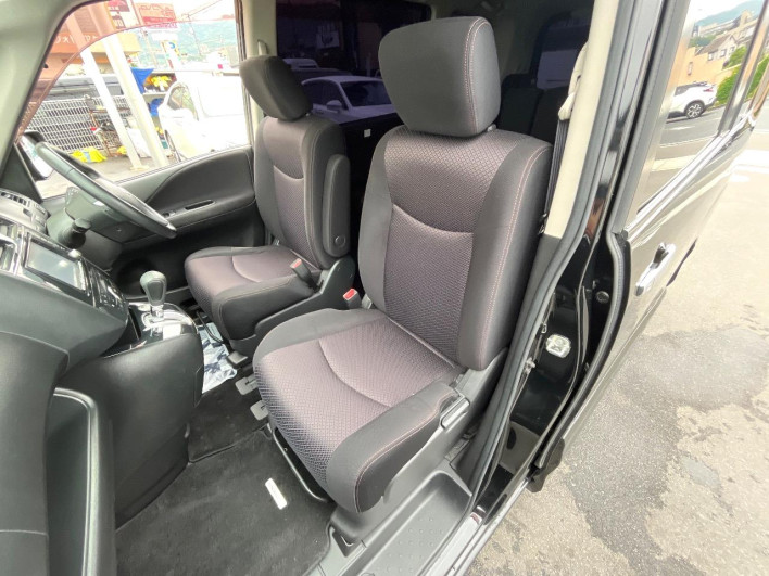 2011 Nissan Serena DBA-FC26 (UW-6a223e02955aa)[28]