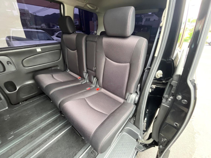 2011 Nissan Serena DBA-FC26 (UW-6a223e02955aa)[27]