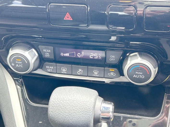 2017 Nissan Serena DAA-GFNC27 (UW-6a223e1f6a952)[14]