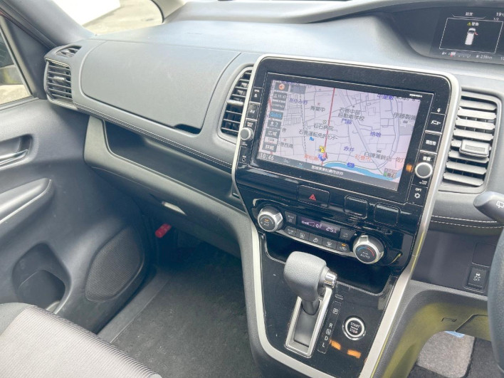 2017 Nissan Serena DAA-GFNC27 (UW-6a223e1f6a952)[13]
