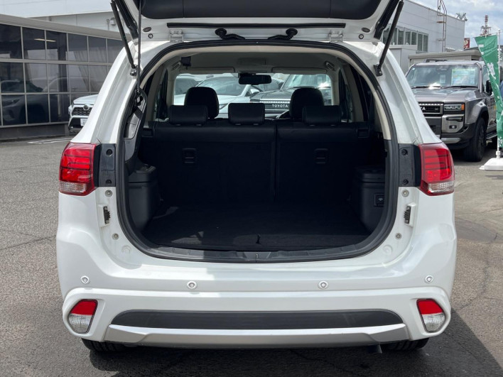 2015 Mitsubishi OUTLANDER PHEV DLA-GG2W (UW-6a223e2040832)[23]