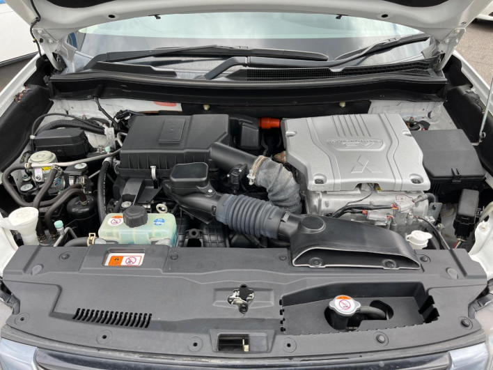 2015 Mitsubishi OUTLANDER PHEV DLA-GG2W (UW-6a223e2040832)[29]