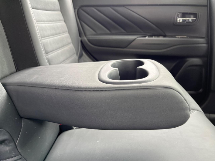 2015 Mitsubishi OUTLANDER PHEV DLA-GG2W (UW-6a223e2040832)[27]