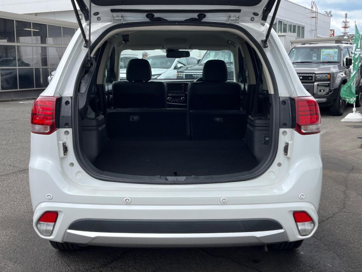 2015 Mitsubishi OUTLANDER PHEV DLA-GG2W (UW-6a223e2040832)[25]