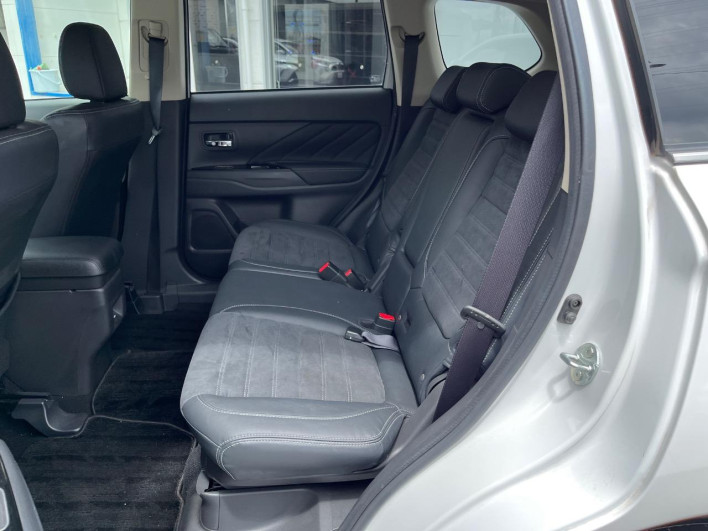 2015 Mitsubishi OUTLANDER PHEV DLA-GG2W (UW-6a223e2040832)[16]