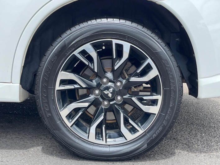 2015 Mitsubishi OUTLANDER PHEV DLA-GG2W (UW-6a223e2040832)[14]