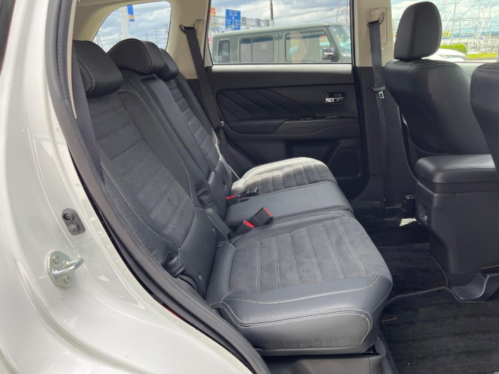 2015 Mitsubishi OUTLANDER PHEV DLA-GG2W (UW-6a223e2040832)[19]