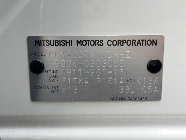 2015 Mitsubishi OUTLANDER PHEV DLA-GG2W (UW-6a223e2040832)[1]