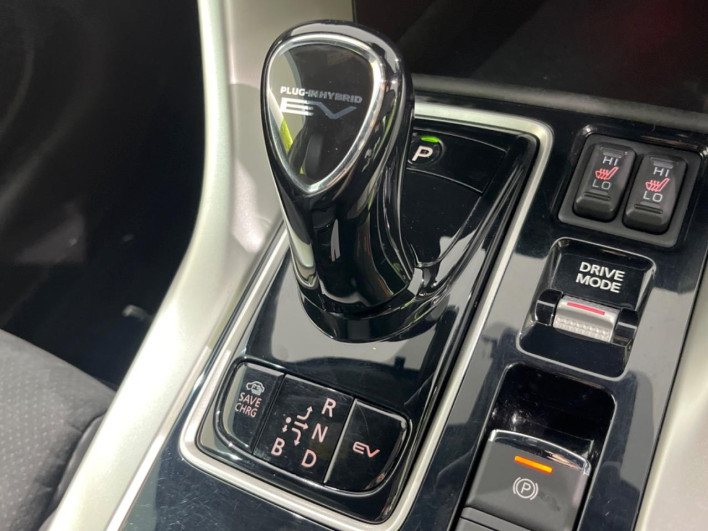 2021 Mitsubishi Eclipse Cross PHEV 5LA-GL3W (UW-6a223e2247258)[22]