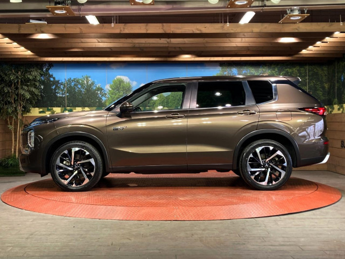 2022 Mitsubishi OUTLANDER PHEV 5LA-GN0W (UW-6a223e22977a9)[21]