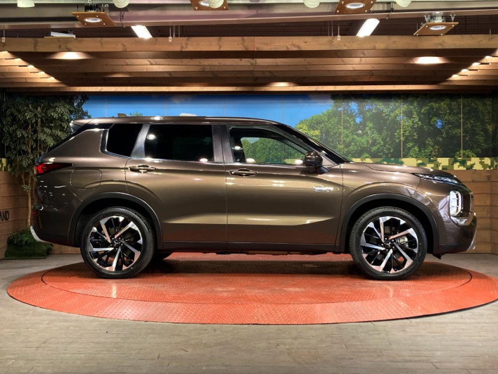 2022 Mitsubishi OUTLANDER PHEV 5LA-GN0W (UW-6a223e22977a9)[17]