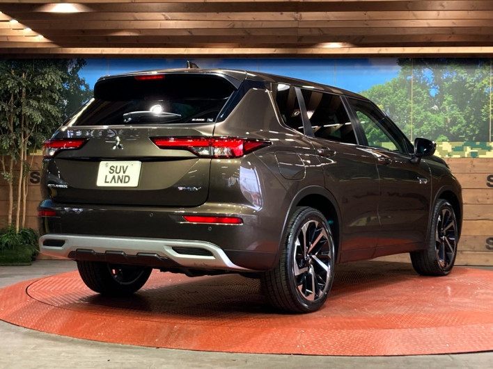 2022 Mitsubishi OUTLANDER PHEV 5LA-GN0W (UW-6a223e22977a9)[18]