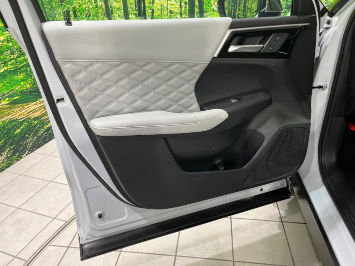 2022 Mitsubishi OUTLANDER PHEV 5LA-GN0W (UW-6a223e22ebe9a)[24]