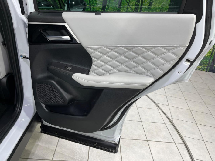 2022 Mitsubishi OUTLANDER PHEV 5LA-GN0W (UW-6a223e22ebe9a)[22]