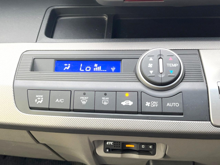 2014 Honda Freed hybrid DAA-GP3 (UW-6a223e252adf5)[16]