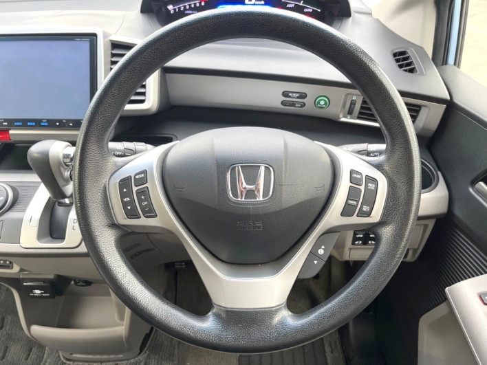 2014 Honda Freed hybrid DAA-GP3 (UW-6a223e252adf5)[4]