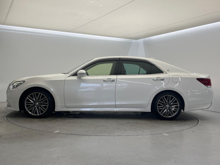 2013 Toyota Crown DBA-GRS214 (UW-6a223e2a76577)[28]