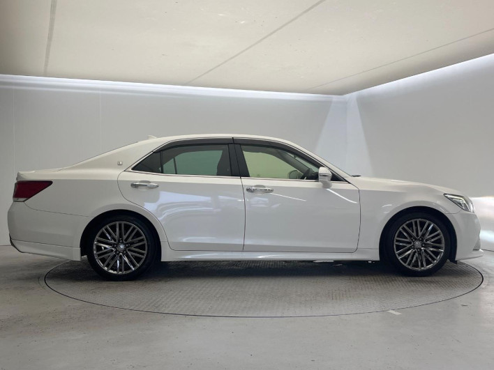 2013 Toyota Crown DBA-GRS214 (UW-6a223e2a76577)[14]