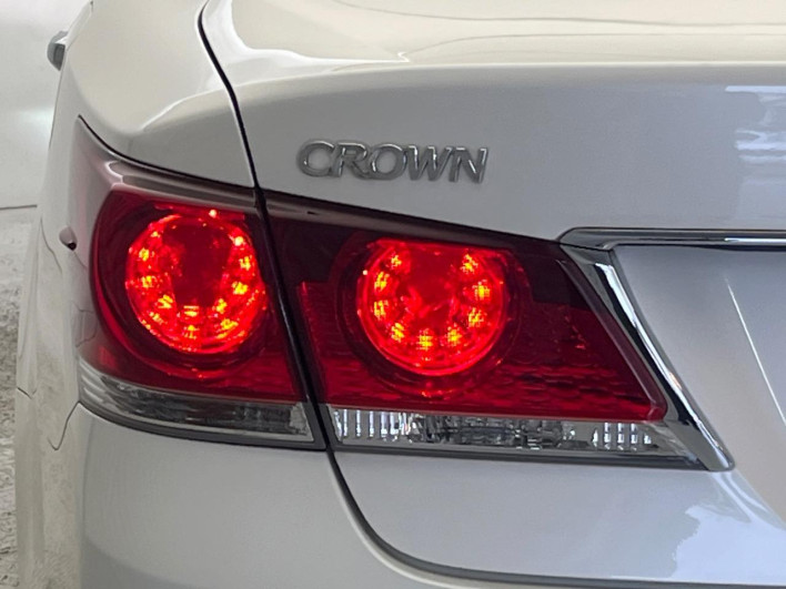 2013 Toyota Crown DBA-GRS214 (UW-6a223e2a76577)[19]