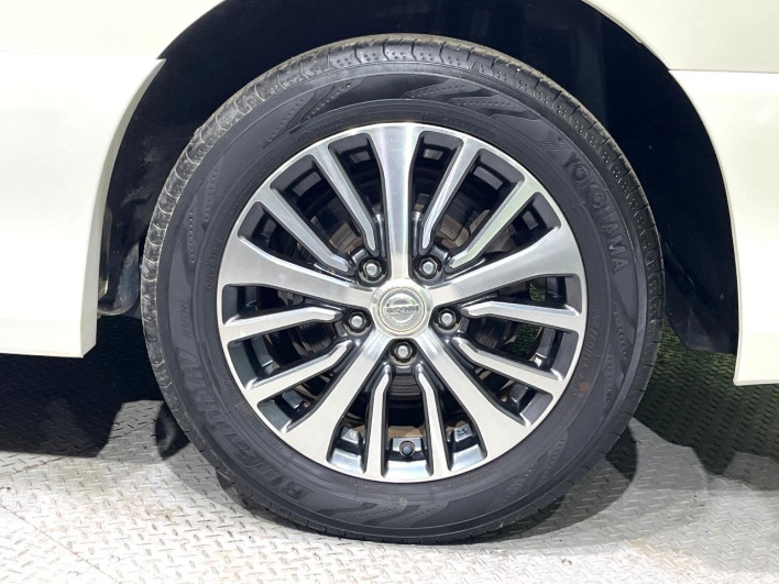 2016 Nissan Serena DAA-HFC26 (UW-6a223e4a81013)[13]