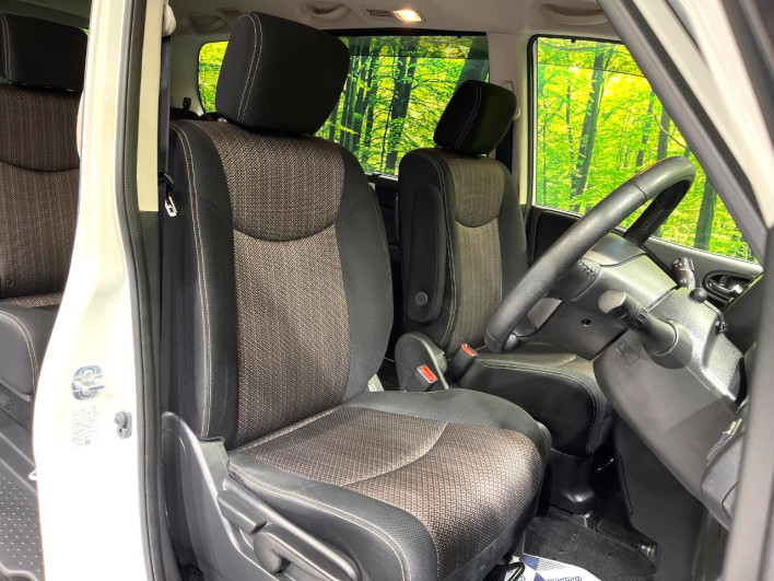 2016 Nissan Serena DAA-HFC26 (UW-6a223e4a81013)[29]