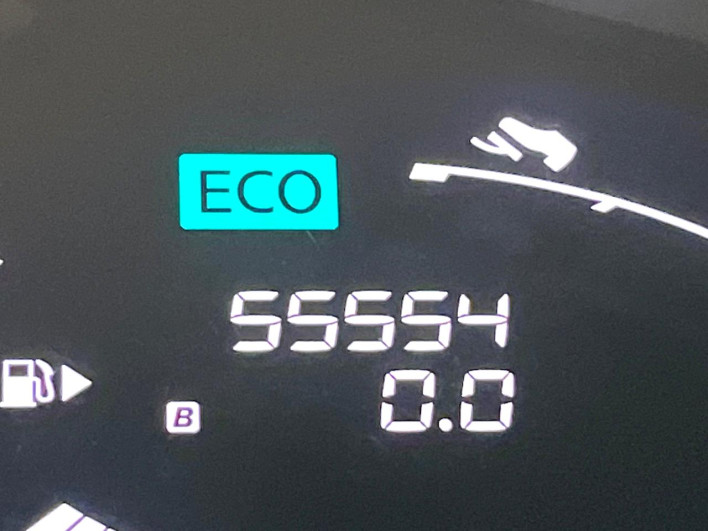 2016 Nissan Serena DAA-HFC26 (UW-6a223e4a81013)[2]