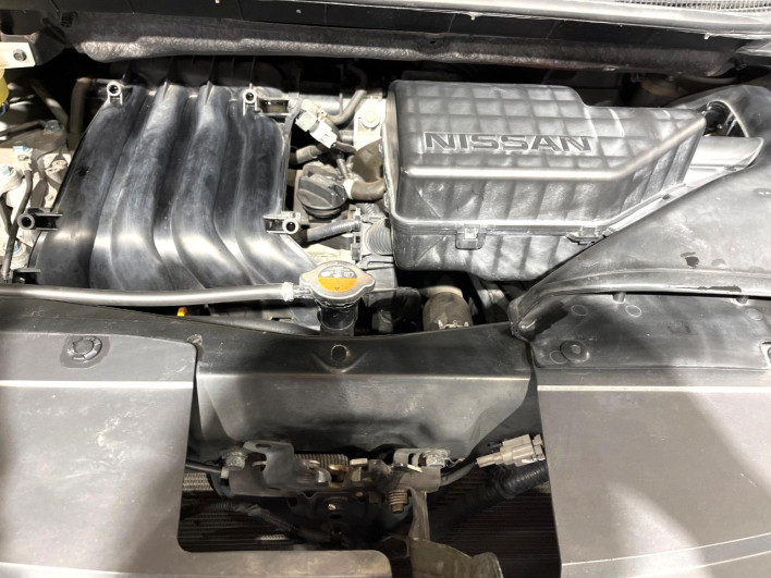 2016 Nissan Serena DAA-HFC26 (UW-6a223e4a81013)[14]