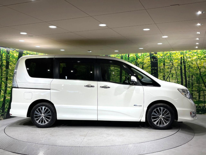 2016 Nissan Serena DAA-HFC26 (UW-6a223e4a81013)[19]