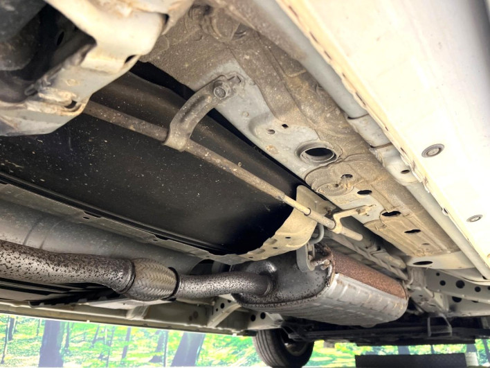 2016 Nissan Serena DAA-HFC26 (UW-6a223e4a81013)[27]