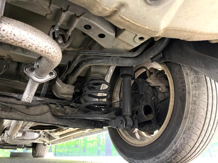 2016 Nissan Serena DAA-HFC26 (UW-6a223e4a81013)[25]