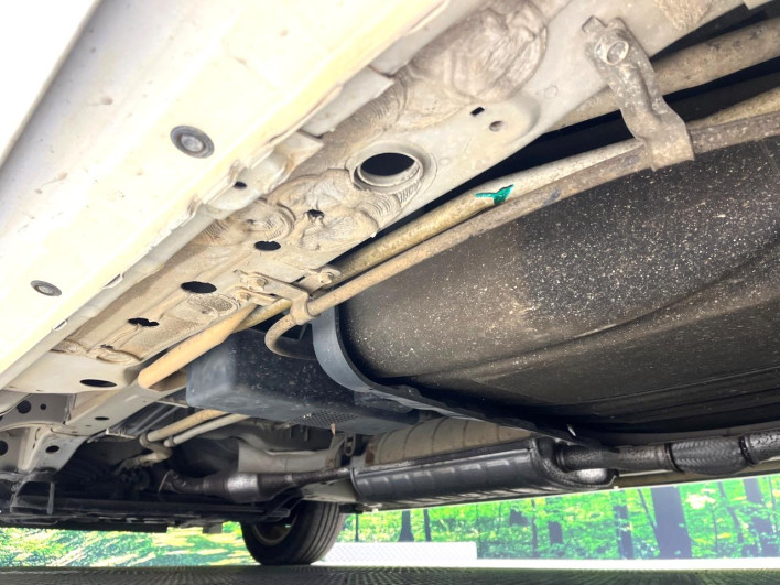 2016 Nissan Serena DAA-HFC26 (UW-6a223e4a81013)[24]
