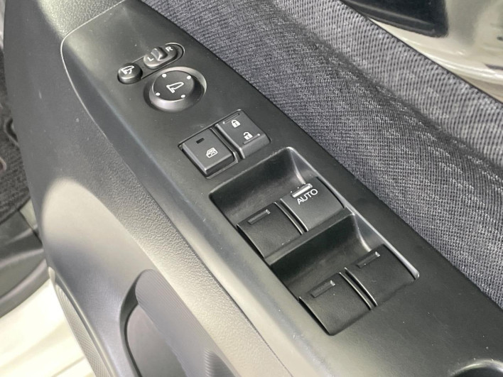 2015 Honda N-BOX CUSTOM DBA-JF1 (UW-6a223e6083f0c)[18]