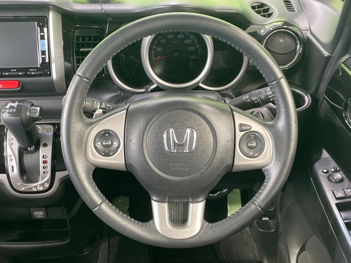2015 Honda N-BOX CUSTOM DBA-JF1 (UW-6a223e6083f0c)[16]