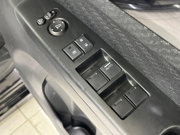 2015 Honda N-BOX CUSTOM DBA-JF2 (UW-6a223e641cc45)[28]