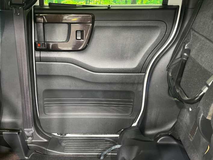 2018 Honda N-BOX CUSTOM DBA-JF3 (UW-6a223e66b9783)[15]