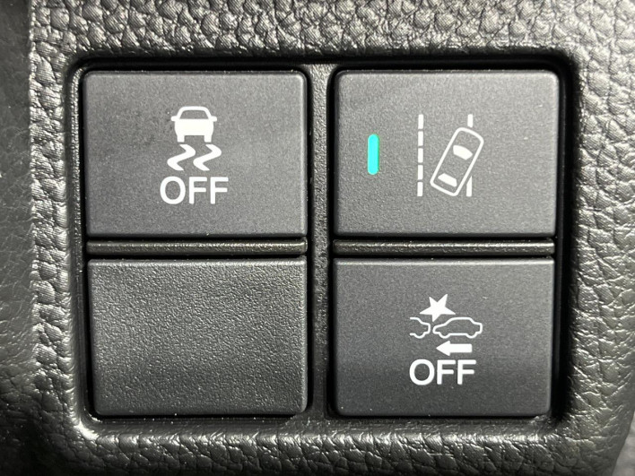 2018 Honda N-BOX CUSTOM DBA-JF3 (UW-6a223e66b9783)[23]