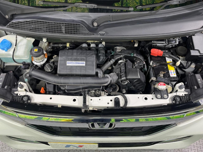 2018 Honda N-BOX CUSTOM DBA-JF3 (UW-6a223e66b9783)[6]