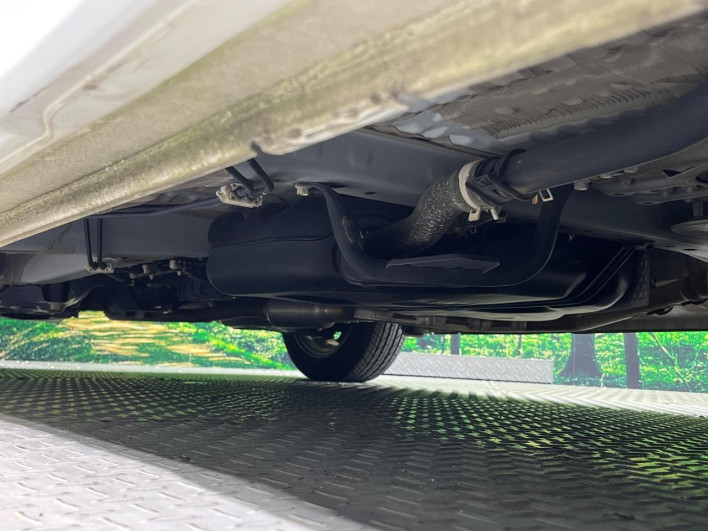 2018 Honda N-BOX CUSTOM DBA-JF3 (UW-6a223e66b9783)[14]