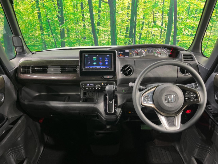 2018 Honda N-BOX CUSTOM DBA-JF3 (UW-6a223e66b9783)[18]