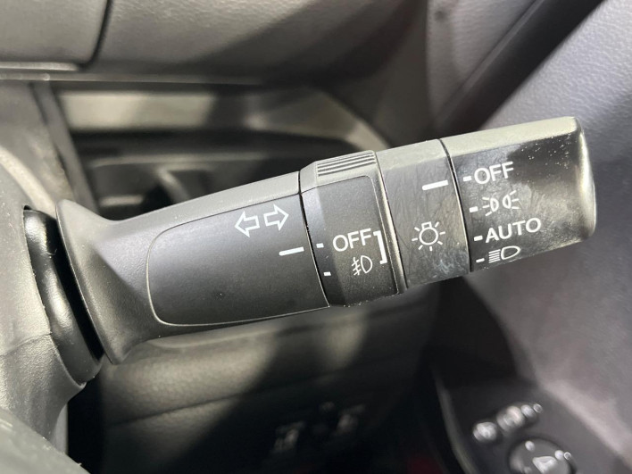 2018 Honda N-BOX CUSTOM DBA-JF3 (UW-6a223e66b9783)[26]
