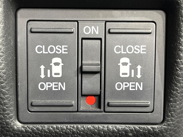 2018 Honda N-BOX CUSTOM DBA-JF3 (UW-6a223e66b9783)[21]
