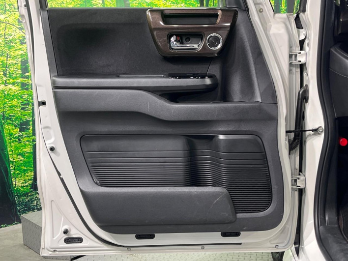 2018 Honda N-BOX CUSTOM DBA-JF3 (UW-6a223e66b9783)[4]