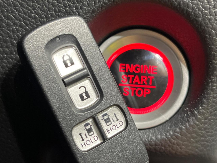 2018 Honda N-BOX CUSTOM DBA-JF3 (UW-6a223e66b9783)[22]