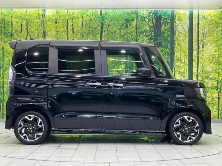 2018 Honda N-BOX CUSTOM DBA-JF3 (UW-6a223e6a093c9)[28]